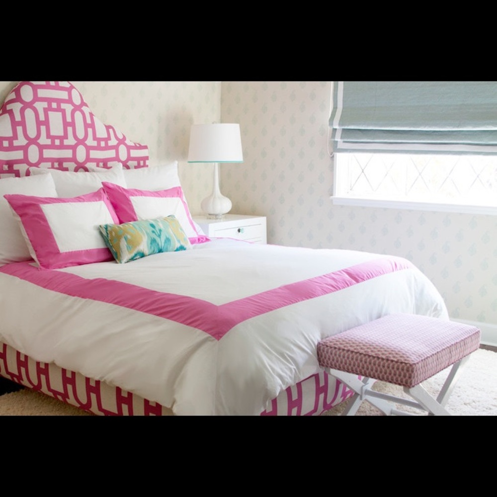 Bed Skirt white with pink trim, Queen